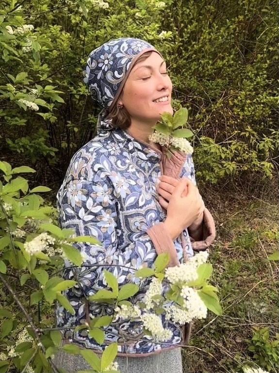 Двусторонний стеганый жакет и косынка из рогожки "Парма"