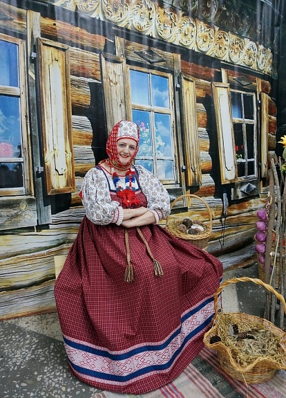 Народные костюмы