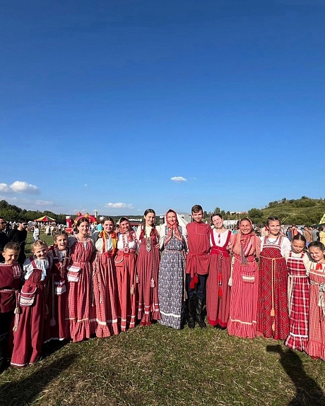 Сарафаны в народном стиле из пестряди "Клетка" и "Белые тройные полосы"