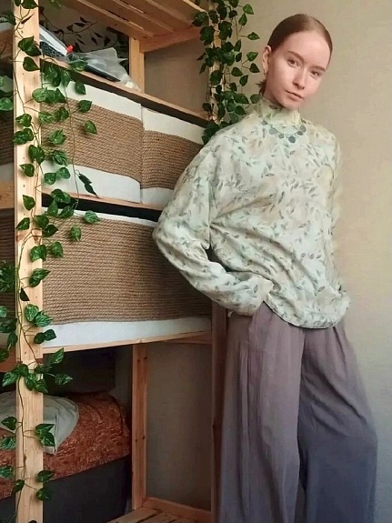 Летняя оверсайз блузка из вискозного шифона