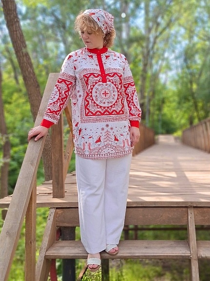 Женская рубаха в русском стиле и косынка