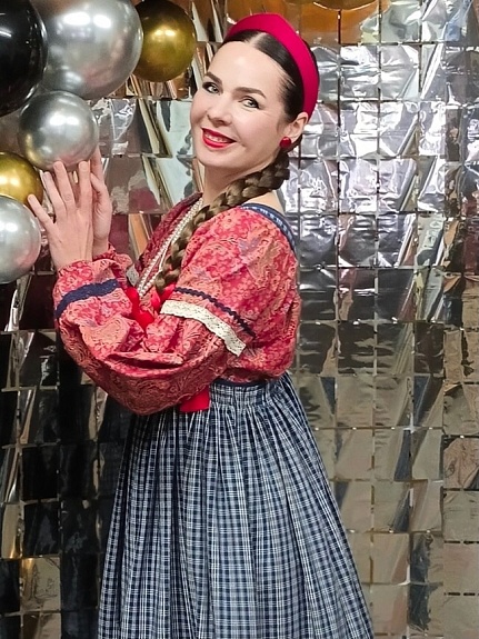 Сценический костюм из перкали и пестряди в народном стиле
