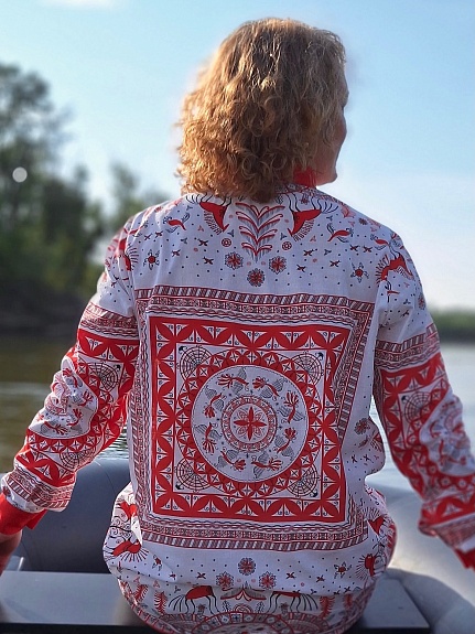 Женская рубаха в русском стиле и косынка