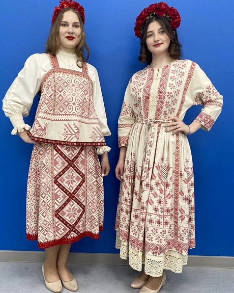 Костюм из полульна "Вышивка крестом" в народном стиле 