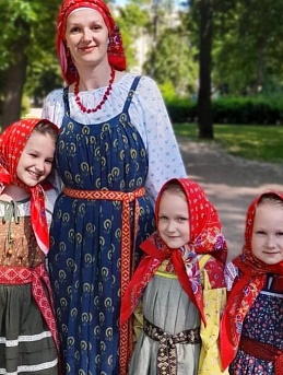 Барановский платок в народном костюме