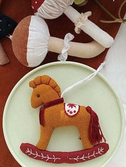 Елочные игрушки из полульна и бархата