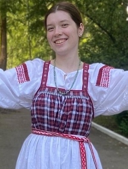 Народный костюм из поплина, пестряди и кружева