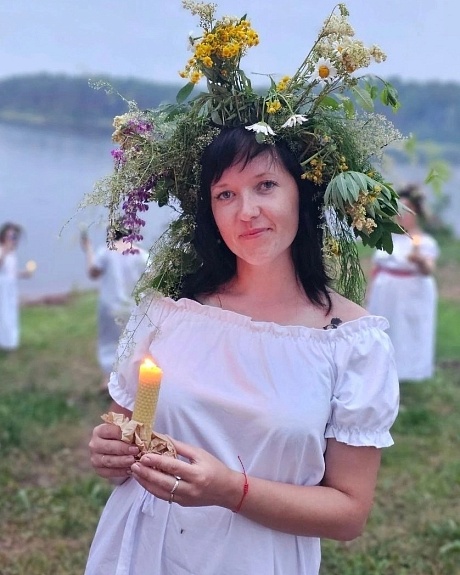 Платья из однотонного сатина