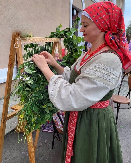 Костюм из хлопкольна винтаж (жгутовое окрашивание), полульна и головной платок из поплина Барановский платок "КУПАВА"