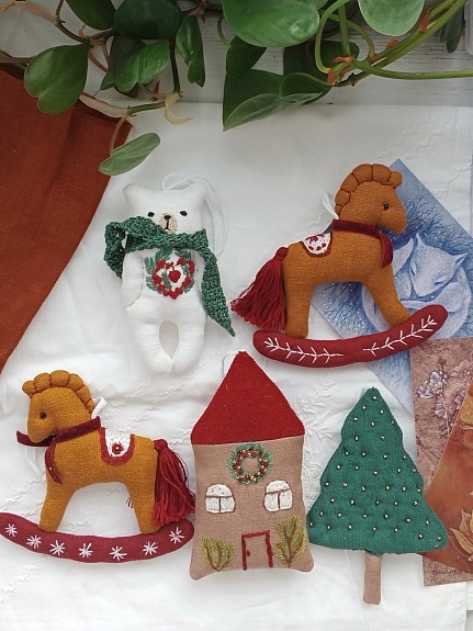 Елочные игрушки из полульна и бархата