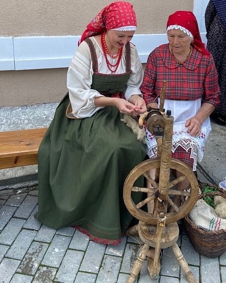 Костюм из хлопкольна винтаж (жгутовое окрашивание), полульна и головной платок из поплина Барановский платок "КУПАВА"