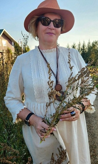 Шикарное платье из полульна и кружева