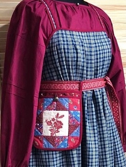 Сарафан из пестряди, рубаха из полульна и лакомничек