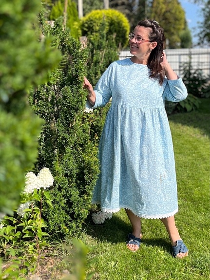 Платье из полульна "Цветочное сияние"