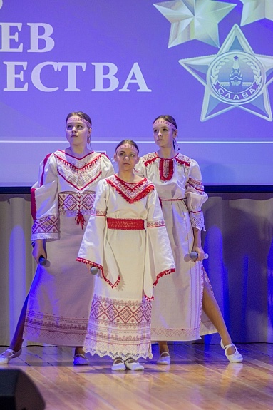 Сценические платья