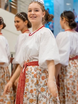 Юбка в народном стиле из сатина "Флорет" с поясом из ленты тканой