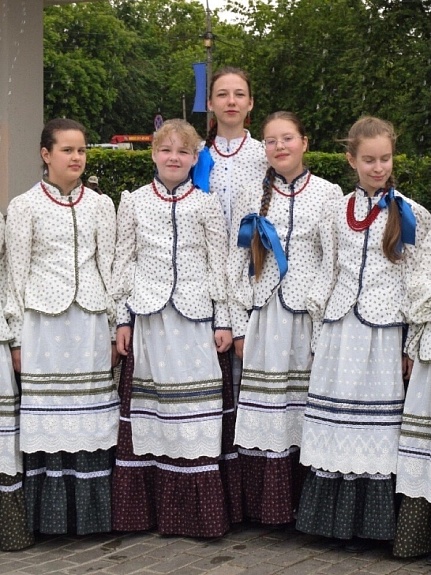 Сценические костюмы из плательного хлопка