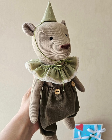 Интерьерная игрушка из микровельвета, хлопка крэш и фактурного хлопка