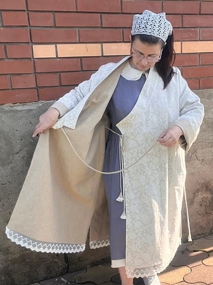 Легкое пальто из крапивы и полульна поэмы