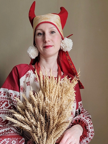 Кичка и платье из полульна
