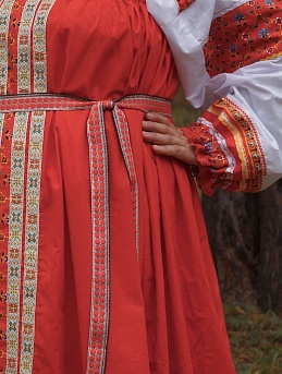 Красный народный костюм из бязи