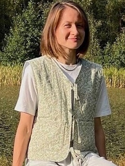 Стильная жилетка на завязках из импортного хлопка "Акулина"