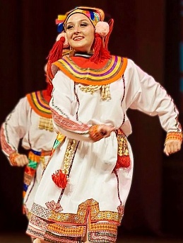 Костюмы из пестряди с отделкой из жаккардовых лент народного хореографического ансамбля «Каблучок»