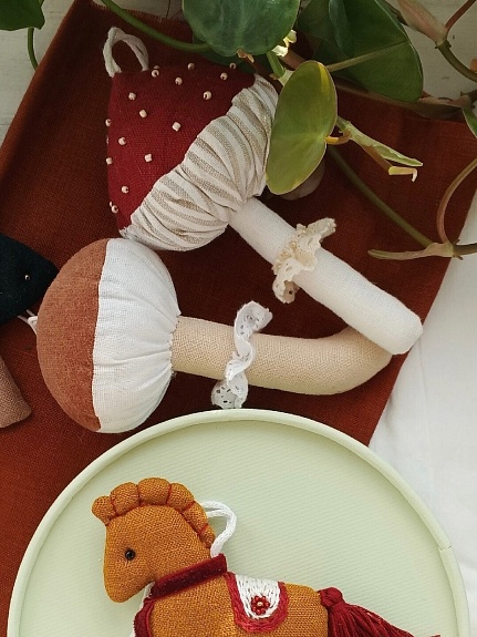 Елочные игрушки из полульна и бархата