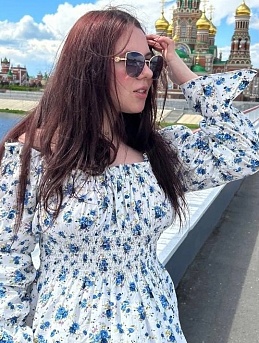 Платье из импортного хлопка "Синие букеты роз на белом"