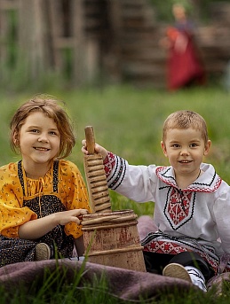 Народные костюмы