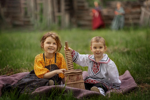Народные костюмы